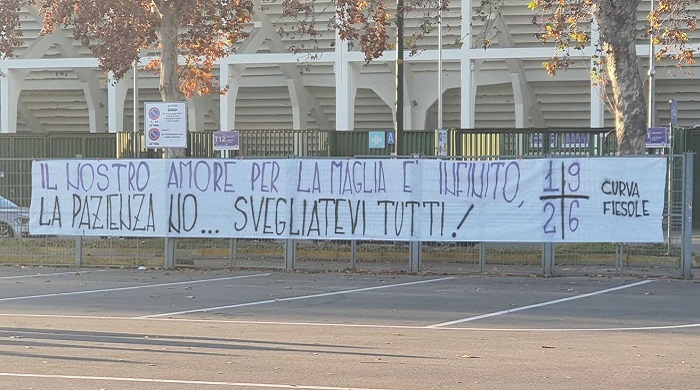 Tifosi-Fiorentina-striscione